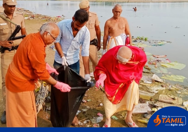 bharadwaj swamy at trichy cauvery river 